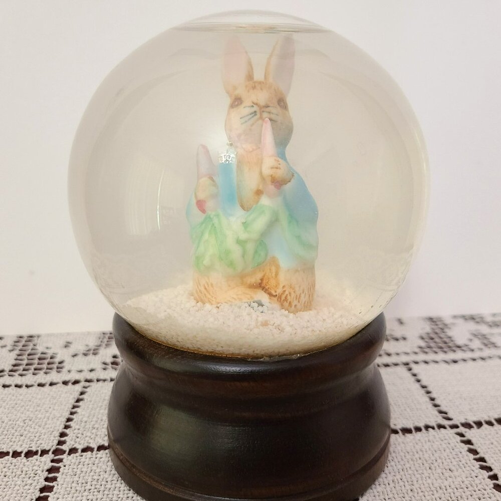 1983 Schmid Peter Rabbit Musical Snow Globe - Plays Here Comes Peter Cottontail!